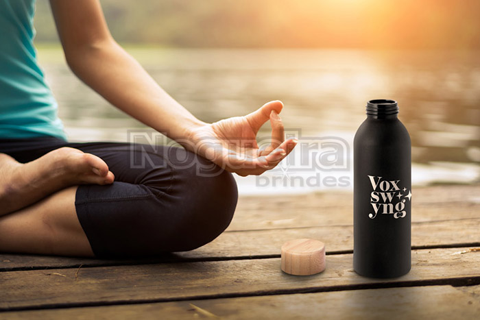 Squeeze Alumínio 550ml com Tampa Bambu Personalizado